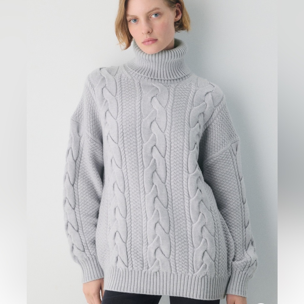 NWT’S ARITZIA MERINO WOOL TURTLENECK SWEATER!